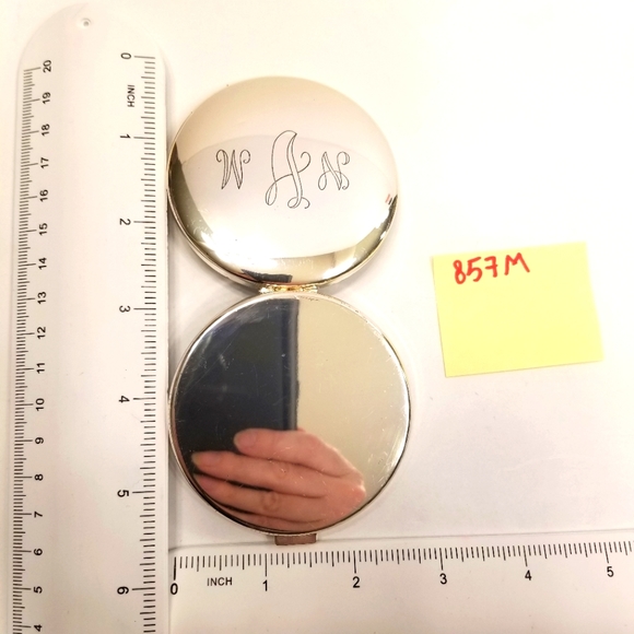 #857M Pier 1 Engraved Siver-plated 2 Mirror Magnifying Compact - Picture 4 of 6
